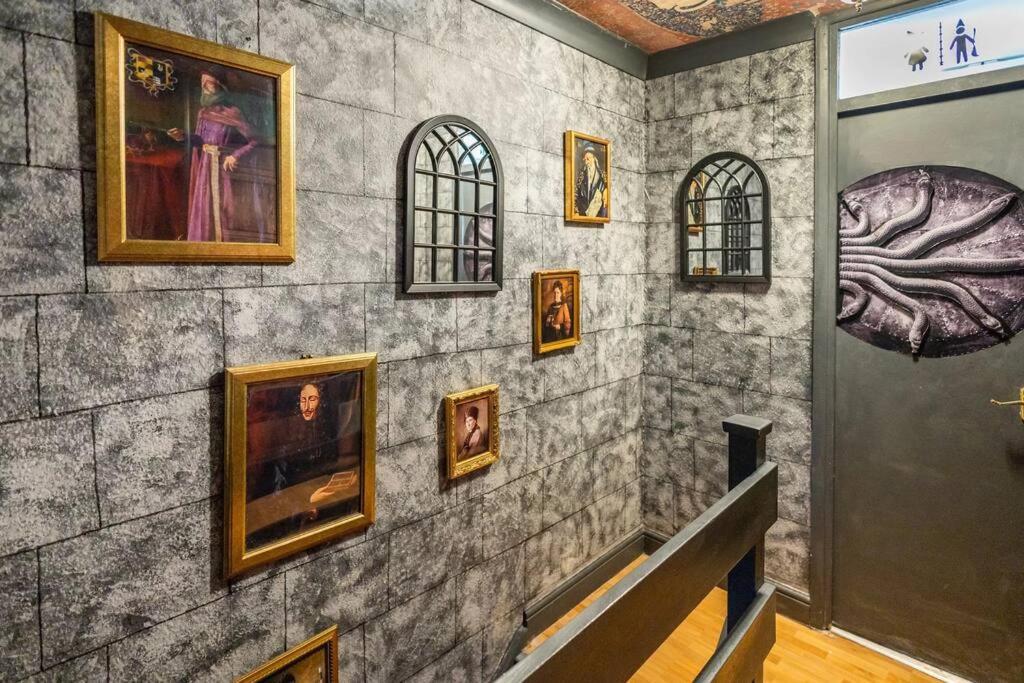 Hogwarts Hideaway Themed Property Уотфорд Экстерьер фото